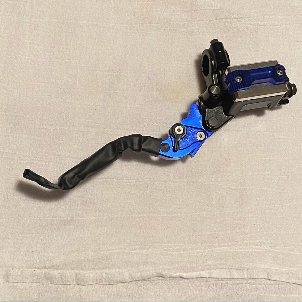 -MRELC Universal Motorcycle 7/8” 22mm Handlebar Brake/Crutch Cylinder handlebar